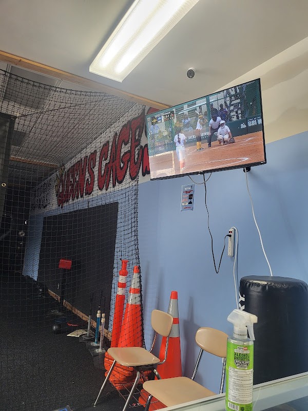 Queens Cages photo 3