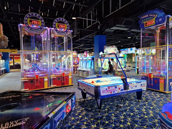 Round1 Bowling & Arcade Fashion District Philadelphia